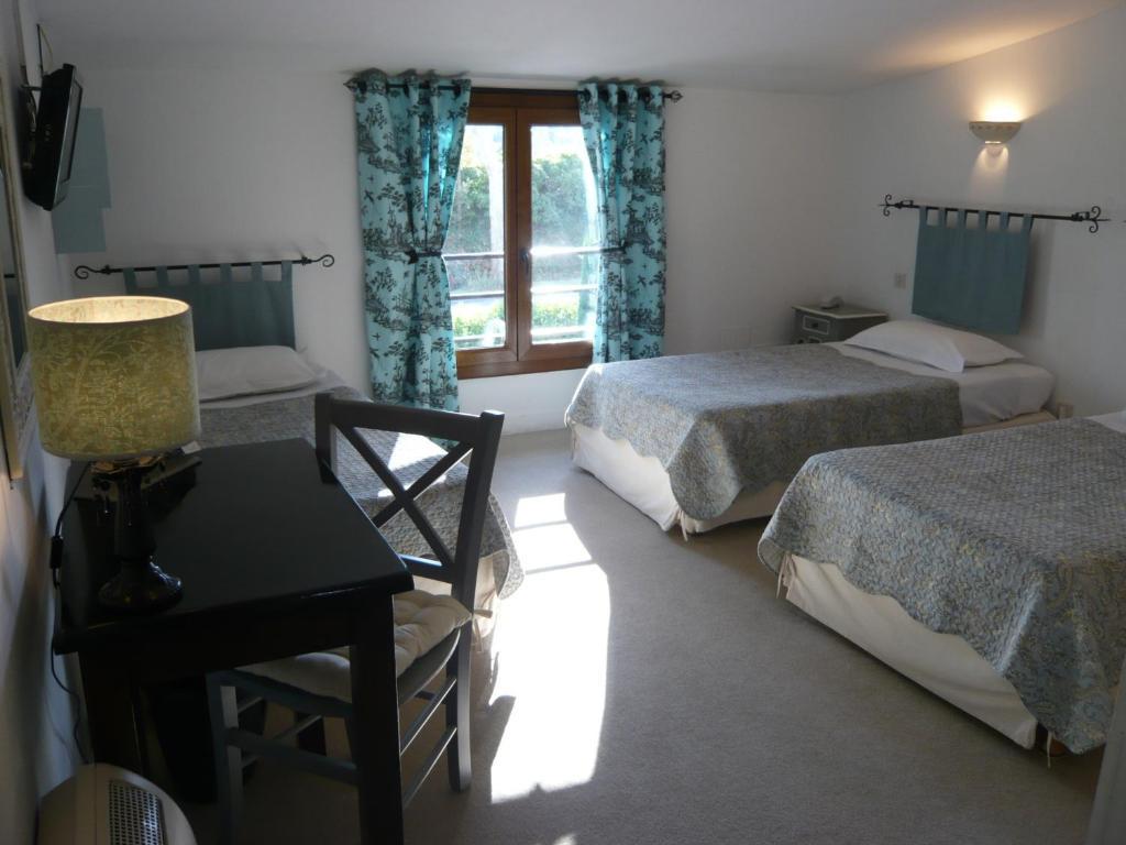 Hotel Mistral Mas-Blanc-des-Alpilles Room photo