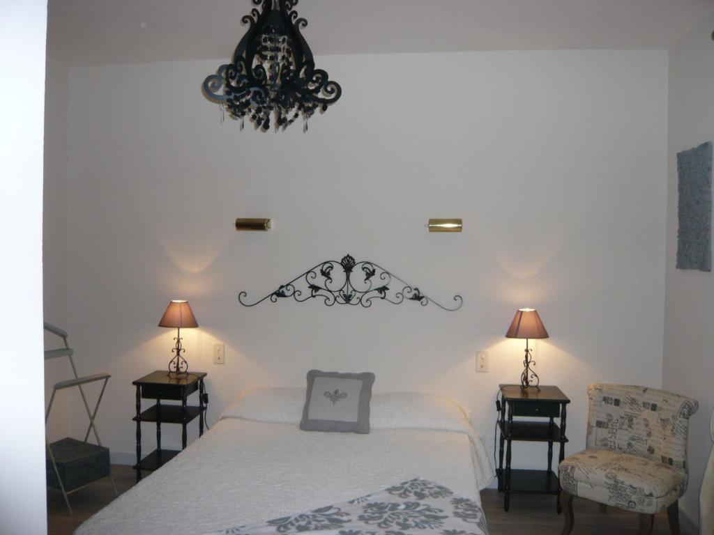 Hotel Mistral Mas-Blanc-des-Alpilles Room photo