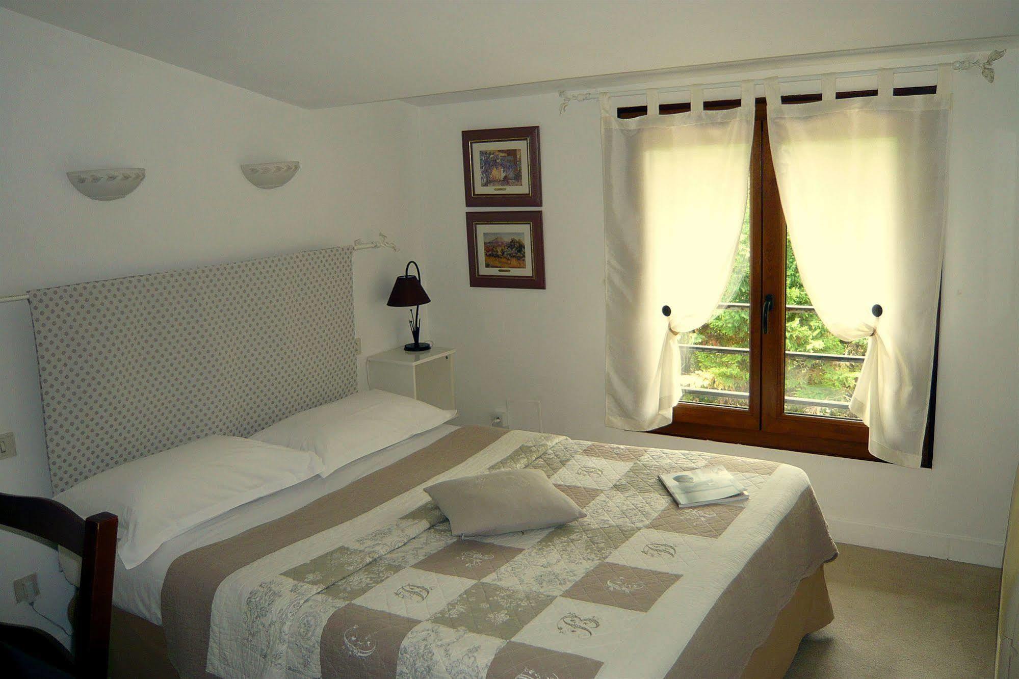 Hotel Mistral Mas-Blanc-des-Alpilles Exterior photo