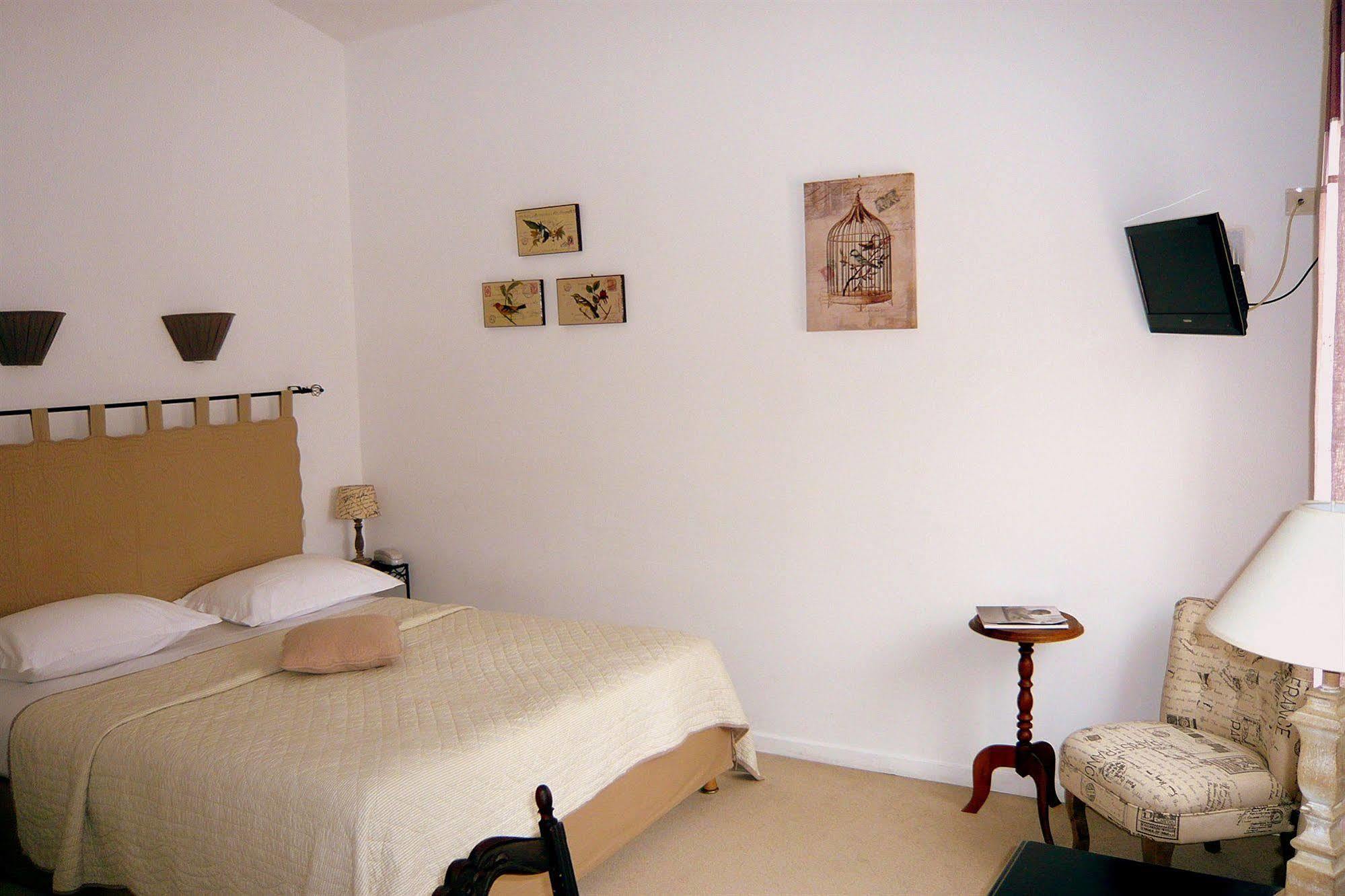Hotel Mistral Mas-Blanc-des-Alpilles Exterior photo