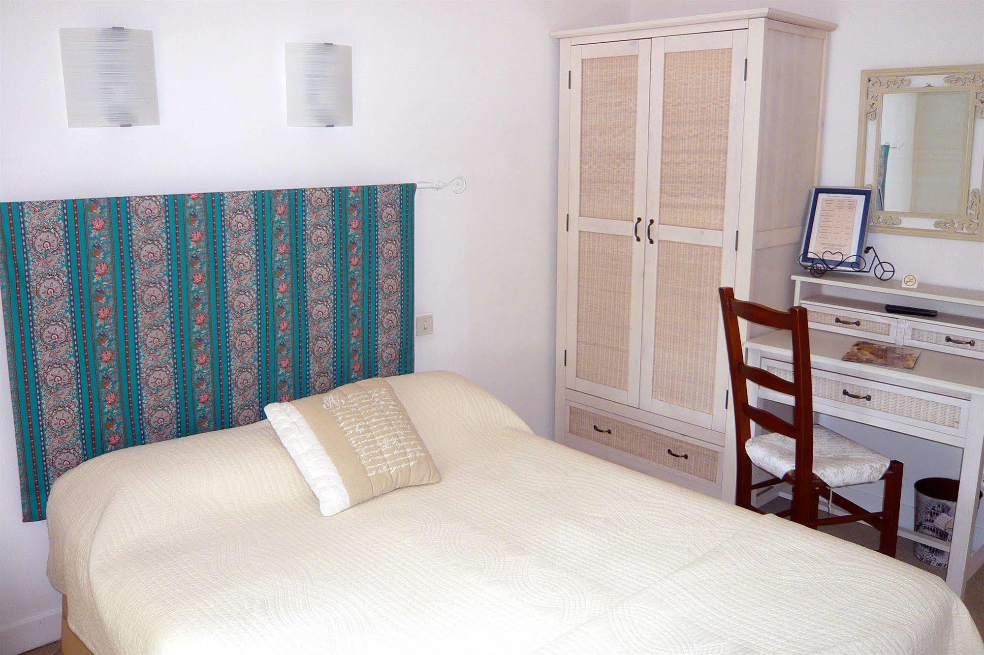 Hotel Mistral Mas-Blanc-des-Alpilles Exterior photo
